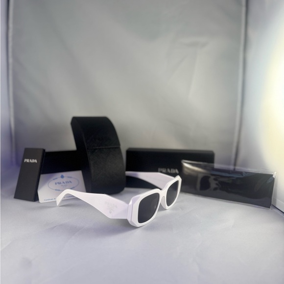 Prada sunglasses - Picture 1 of 4